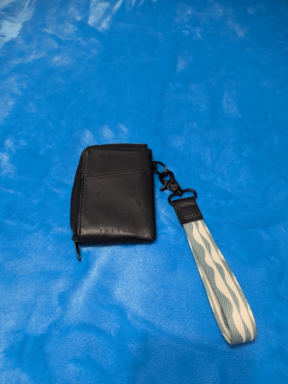 🌊 Minimalist Zippered Wallet - Blue Wave Pattern 🌊
